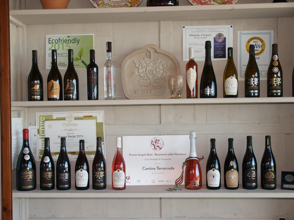 Terracruda, Kostlokal