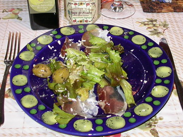 Salat mit Schinken und Oliven