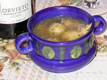 Hühnersuppe mit Pilzen und Speckknödeln